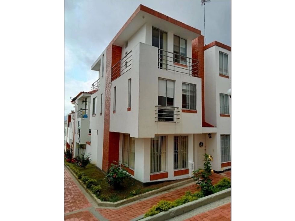Casa en venta Huila Neiva Mano Fuerte 150 m2 Habitaciones 4 Baños 3 Garajes 1 Precio $0