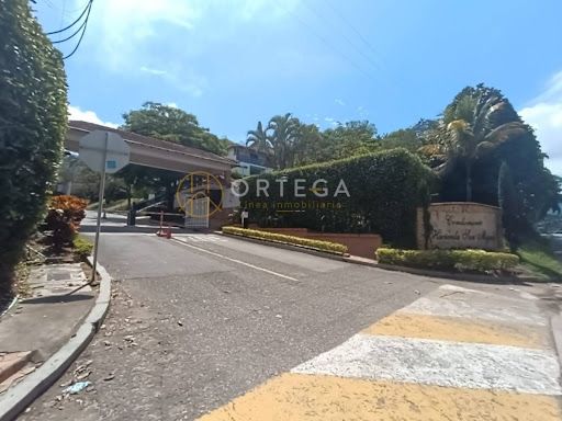 Casa en venta Santander Piedecuesta Br Paseo Cataluña 280 m2 Habitaciones 3 Baños 3 Garajes 5 Precio $950000000