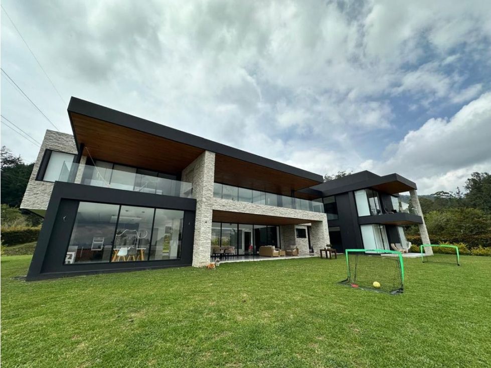 Casa en arriendo Antioquia Rionegro Rionegro 1000 m2 Habitaciones 7 Baños 7 Garajes 10 Precio $25000000