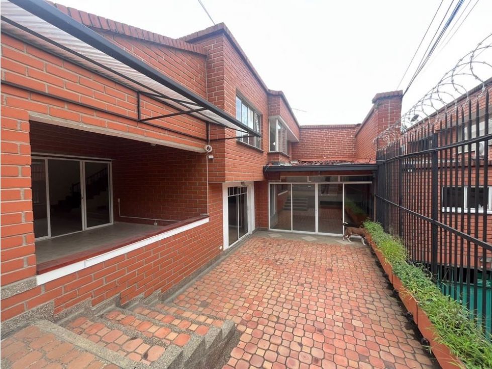 Casa en venta Antioquia Medellín El Poblado 261 m2 Habitaciones 3 Baños 4 Garajes 2 Precio $1300000000