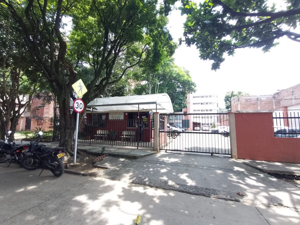 Apartamento en venta Valle Del Cauca Cali Alferez Real 68 m2 Habitaciones 3 Baños 2 Garajes 1 Precio $200000000