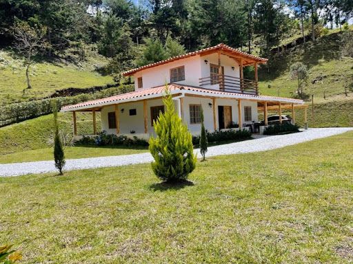 Casa en venta Antioquia San Vicente San Vicente 5200 m2 Habitaciones 3 Baños 2 Garajes 8 Precio $870000000