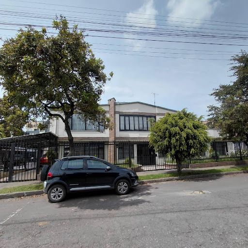Casa en venta Cundinamarca Bogotá Normandía 247 m2 Habitaciones 4 Baños 4 Garajes 2 Precio $1500000000