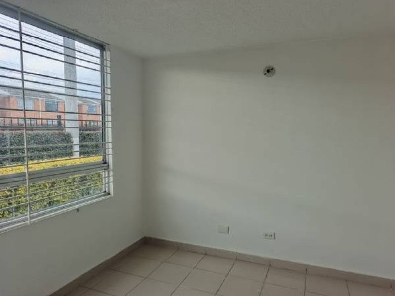 Inmuebles en Remate Casa en venta Cundinamarca Madrid Conjunto Residencial La Finca Manzana 4 67 m2 Habitaciones 3 Baños 2 Garajes 0 Precio $214000000