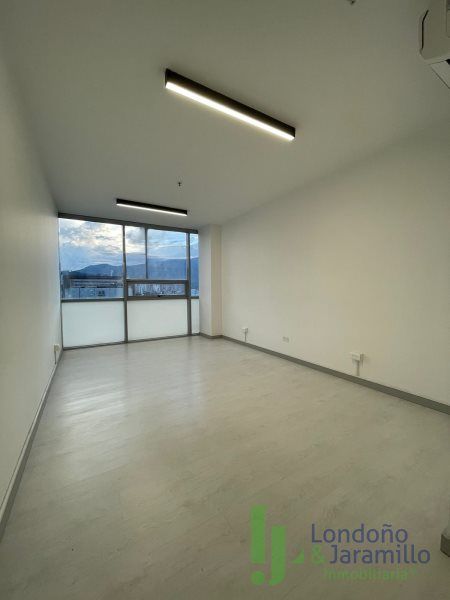 Oficina en arriendo Antioquia Envigado Primavera 26 m2 Habitaciones 0 Baños 1 Garajes 1 Precio $2400000