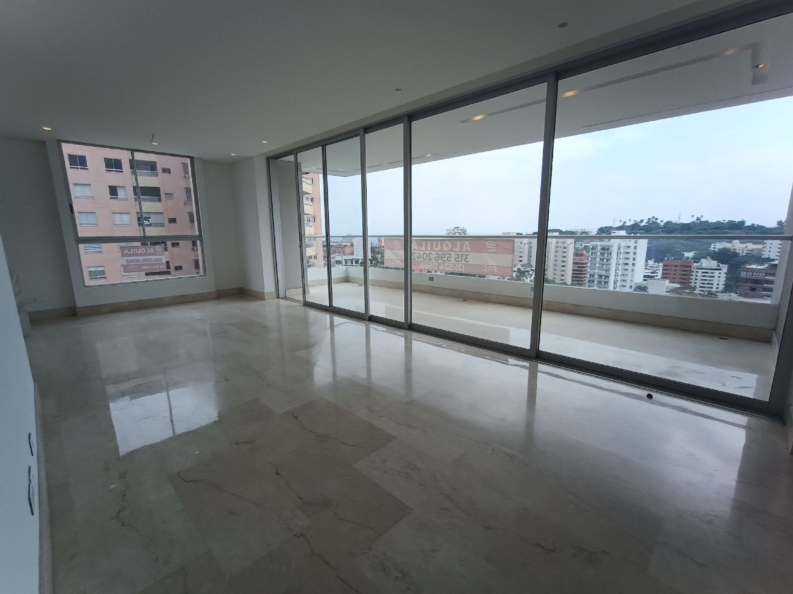 Apartamento en arriendo Valle Del Cauca Cali Normandía 230 m2 Habitaciones 3 Baños 5 Garajes 3 Precio $11000000
