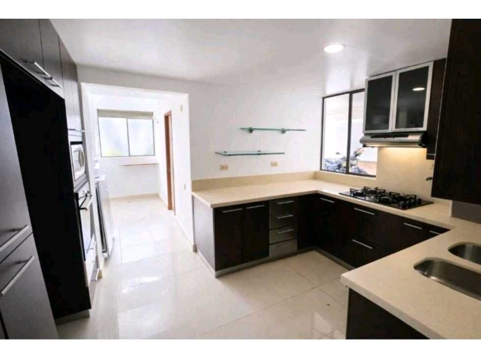 Casa en venta Antioquia Envigado Loma Del Atravesado 240 m2 Habitaciones 3 Baños 4 Garajes 2 Precio $1600000000
