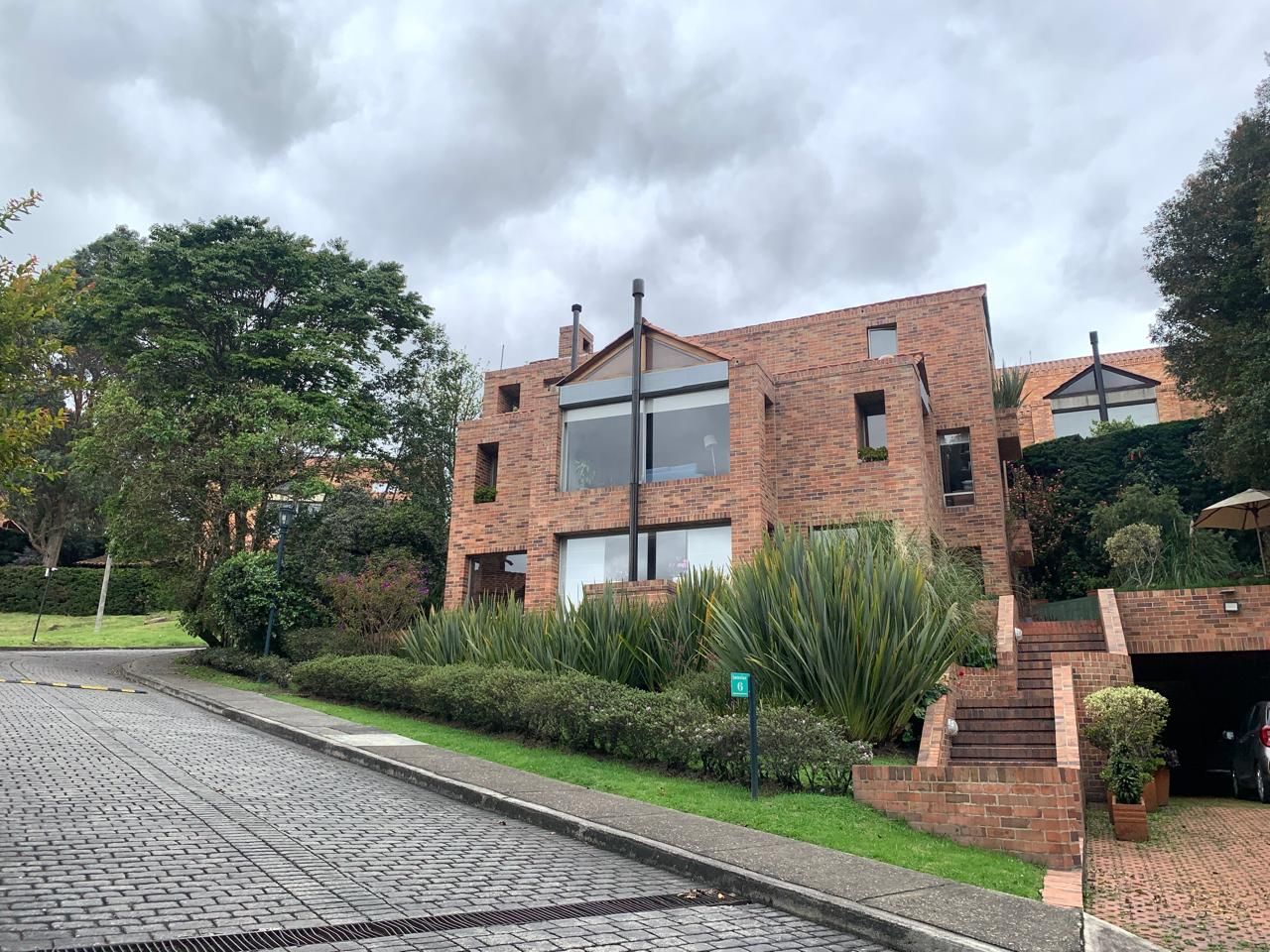 Casa en venta Cundinamarca Bogotá Suba Naranjos 569 m2 Habitaciones 4 Baños 6 Garajes 4 Precio $6500000000
