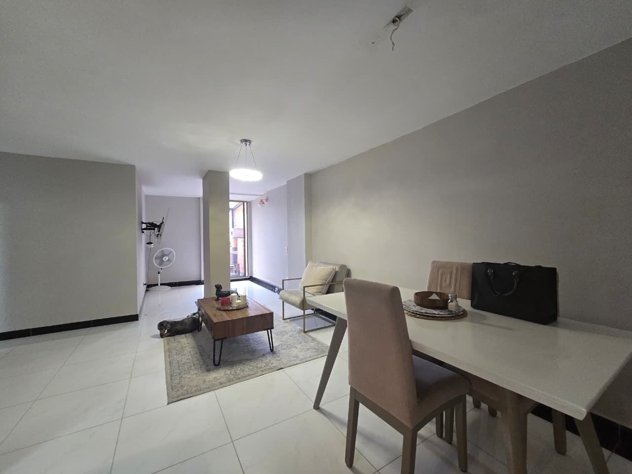 Apartamento en arriendo Antioquia Medellín Loma De Los Bernal 110 m2 Habitaciones 2 Baños 2 Garajes 1 Precio $3950000