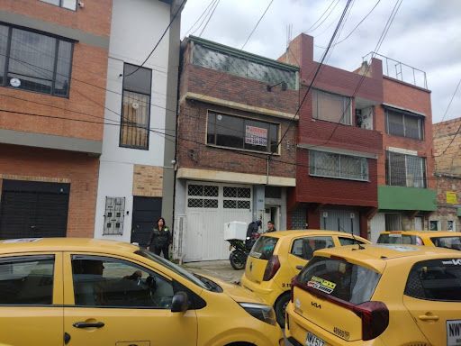 Apartamento en arriendo Cundinamarca Bogotá Santa Sofía 130 m2 Habitaciones 4 Baños 2 Garajes 0 Precio $2000000