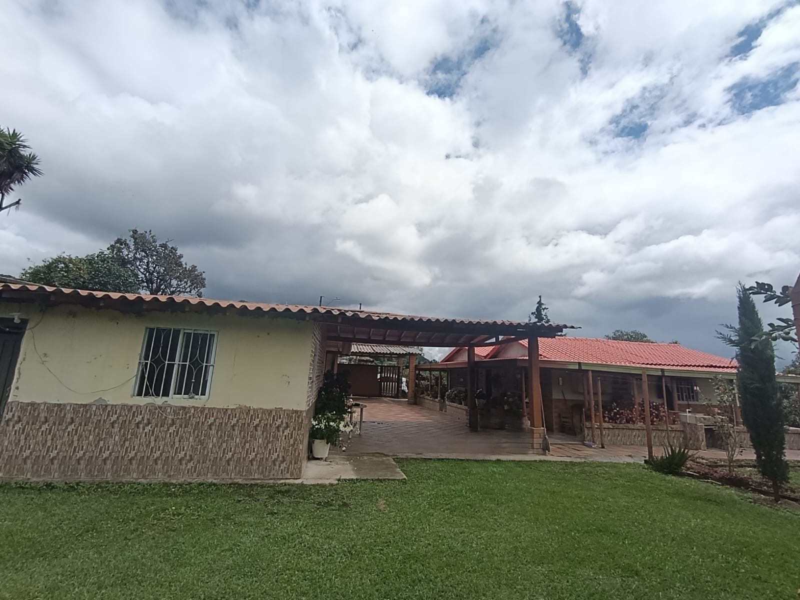 Finca en arriendo Antioquia Guarne Centro 2000 m2 Habitaciones 5 Baños 4 Garajes 2 Precio $3600000