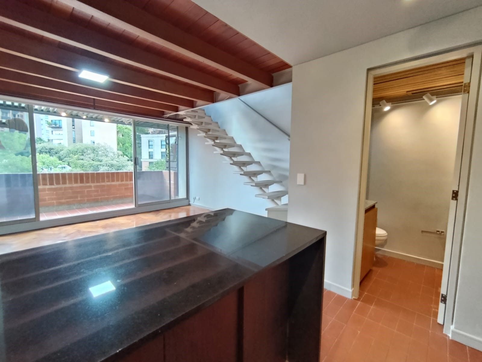 Apartaestudio en arriendo Antioquia Medellín La Linde 65 m2 Habitaciones 1 Baños 2 Garajes 1 Precio $3800000