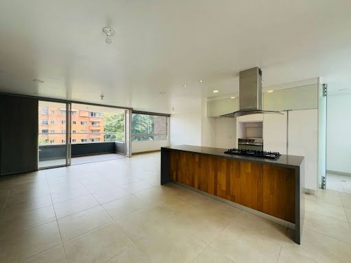 Apartamento en arriendo Antioquia Medellín Castropol 118 m2 Habitaciones 4 Baños 5 Garajes 2 Precio $7600000