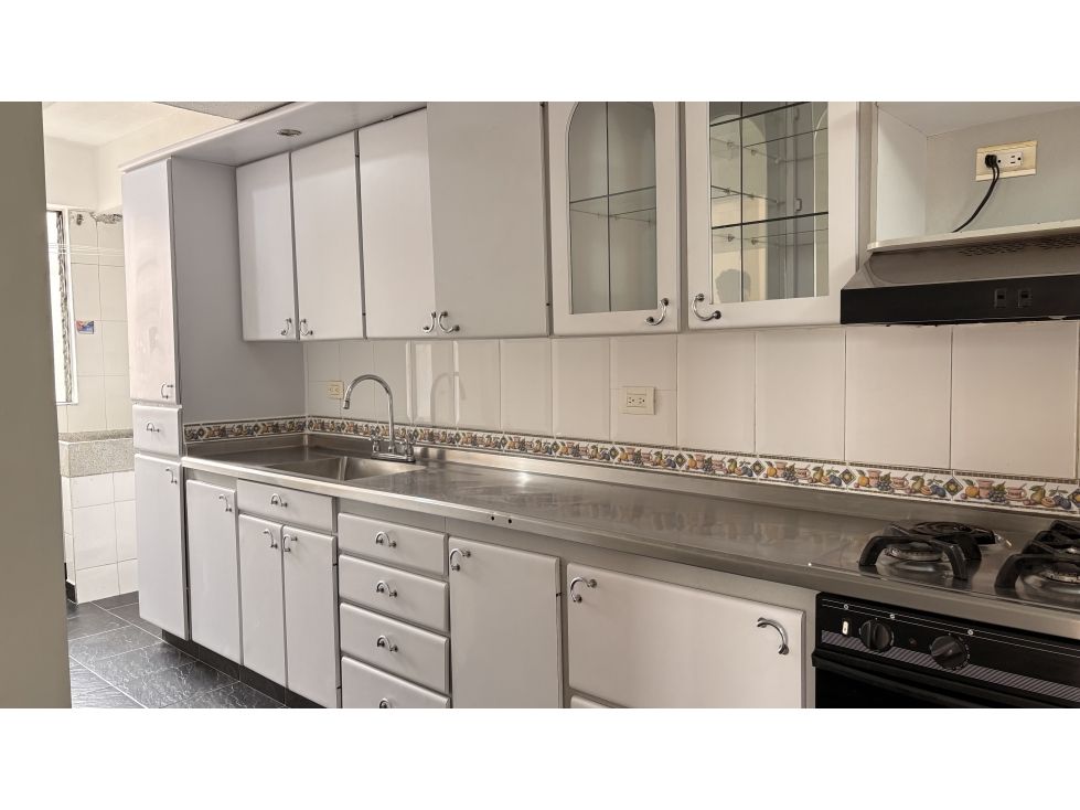 Apartamento en arriendo Antioquia Medellín Loma De Los Bernal 95 m2 Habitaciones 3 Baños 2 Garajes 1 Precio $3200000