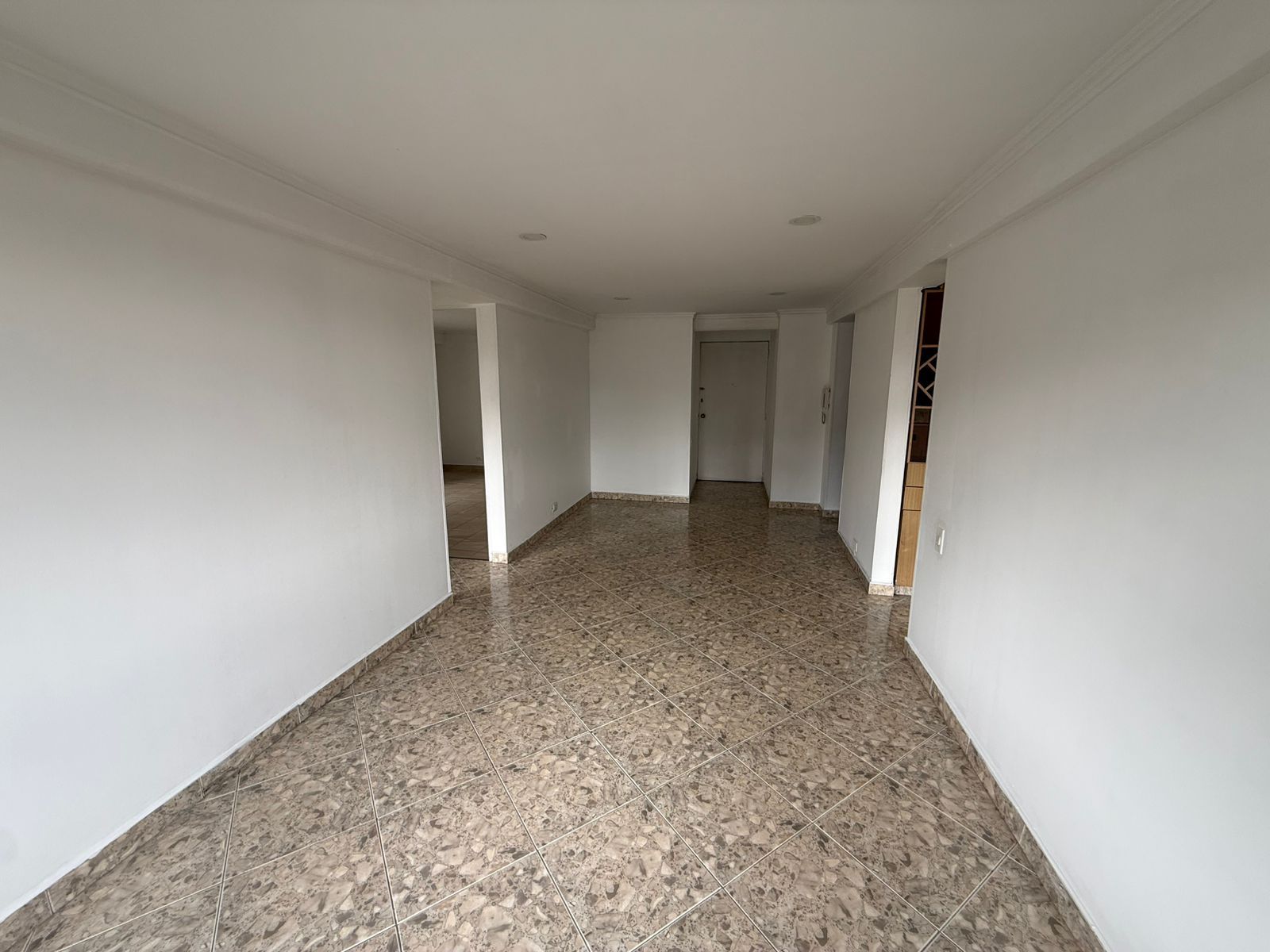 Apartamento en arriendo Antioquia Medellín Calasanz Parte Alta 76 m2 Habitaciones 3 Baños 3 Garajes 1 Precio $2800000