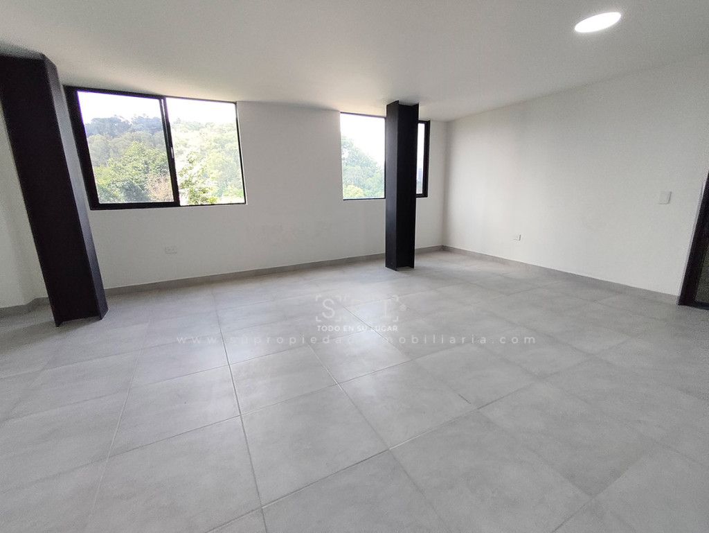Oficina en arriendo Antioquia Medellín Tenche 165 m2 Habitaciones 0 Baños 2 Garajes 0 Precio $9000000