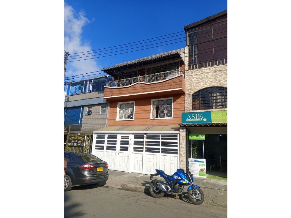 Casa en venta Cundinamarca Bogotá Super Manzana 8 300 m2 Habitaciones 9 Baños 3 Garajes 1 Precio $700000000