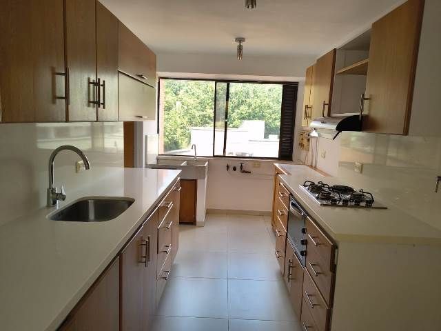 Apartamento en arriendo Antioquia Medellín Calle Nueva 144 m2 Habitaciones 3 Baños 2 Garajes 2 Precio $5300000