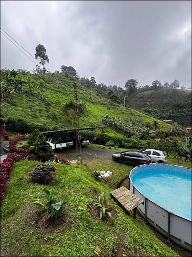 Finca en venta Risaralda Dosquebradas Dosquebradas 270 m2 Habitaciones 6 Baños 4 Garajes 12 Precio $550000000