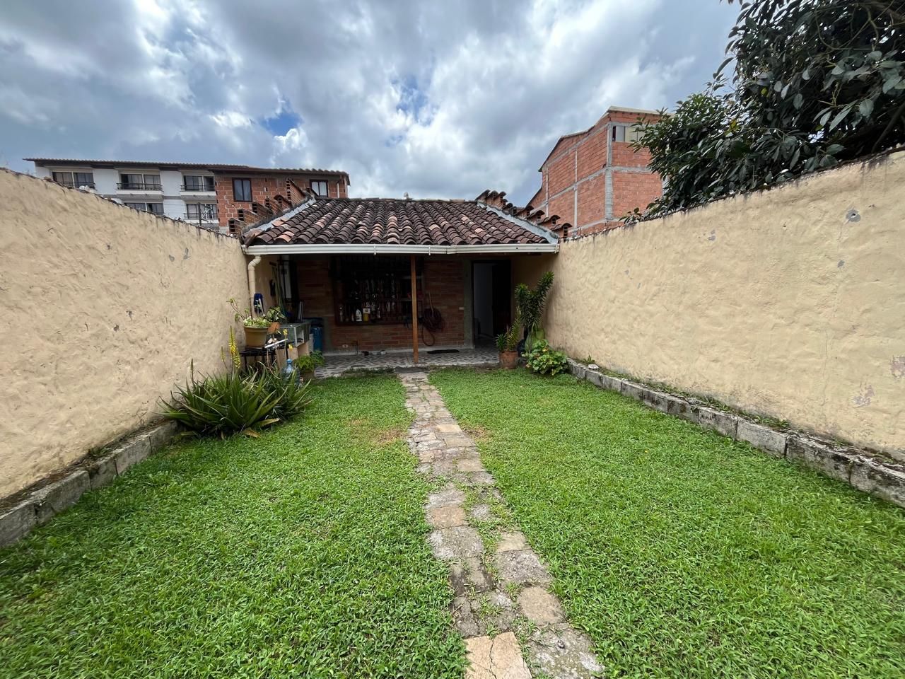 Casa en arriendo Antioquia La Ceja Centro 227 m2 Habitaciones 3 Baños 2 Garajes 0 Precio $2800000