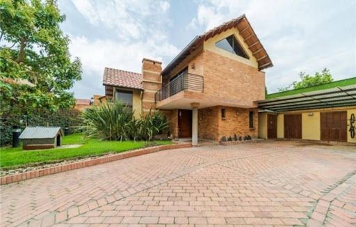 Casa en venta Cundinamarca Chía Chia 300 m2 Habitaciones 4 Baños 3 Garajes 4 Precio $1350000000