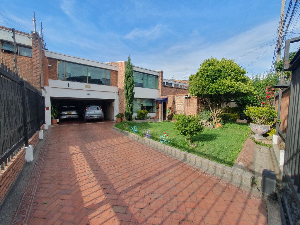 Casa en venta Cundinamarca Bogotá Niza 360 m2 Habitaciones 5 Baños 5 Garajes 5 Precio $1500000000