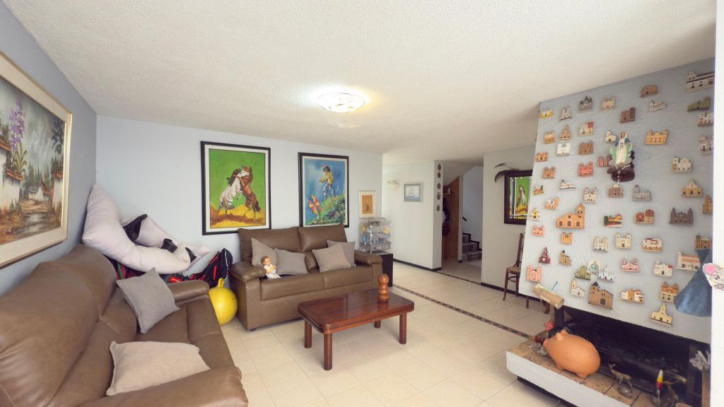 Casa en venta Cundinamarca Bogotá El Batan 214 m2 Habitaciones 3 Baños 3 Garajes 2 Precio $990000000