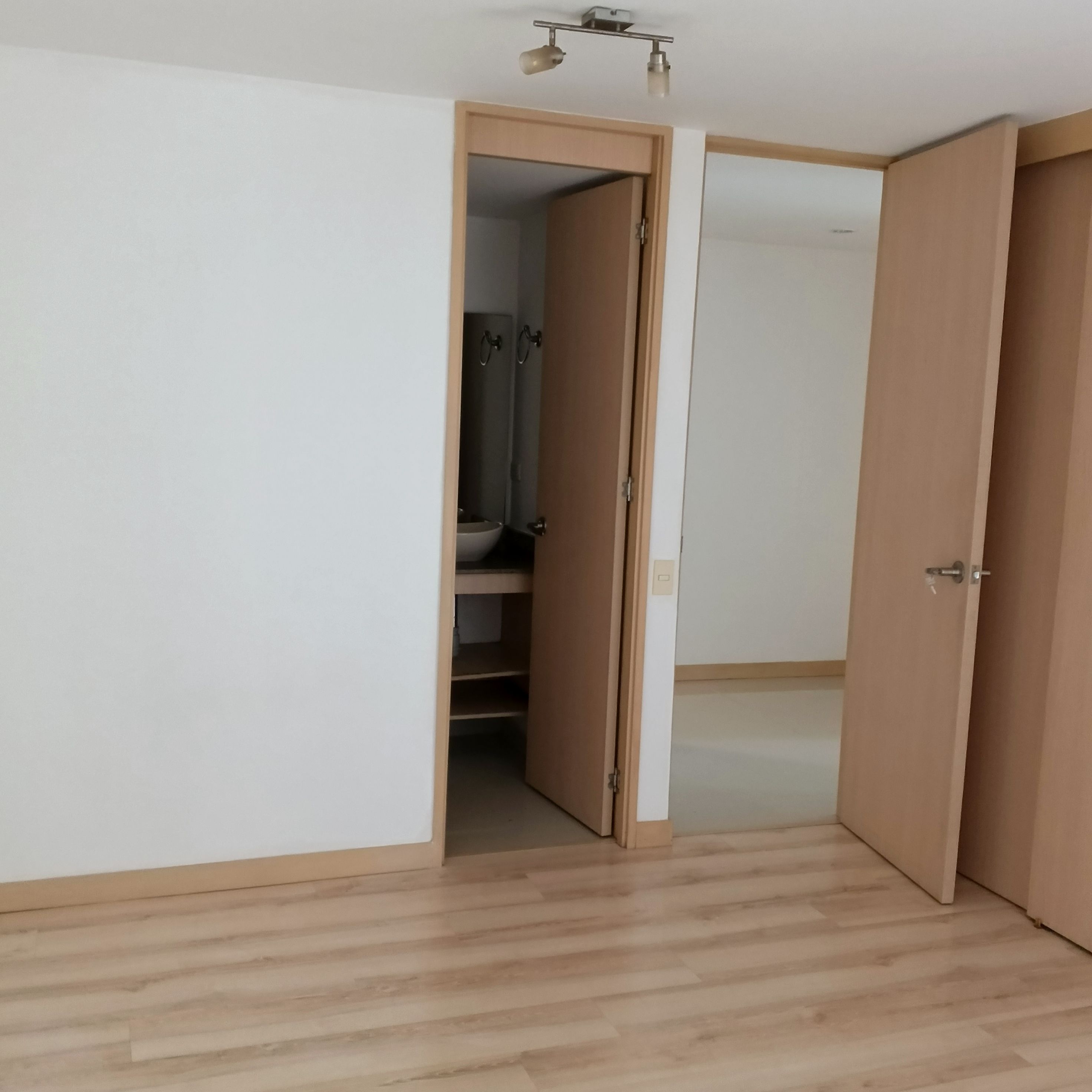 Apartamento en arriendo Antioquia Envigado La Inmaculada 80 m2 Habitaciones 3 Baños 2 Garajes 1 Precio $3500000