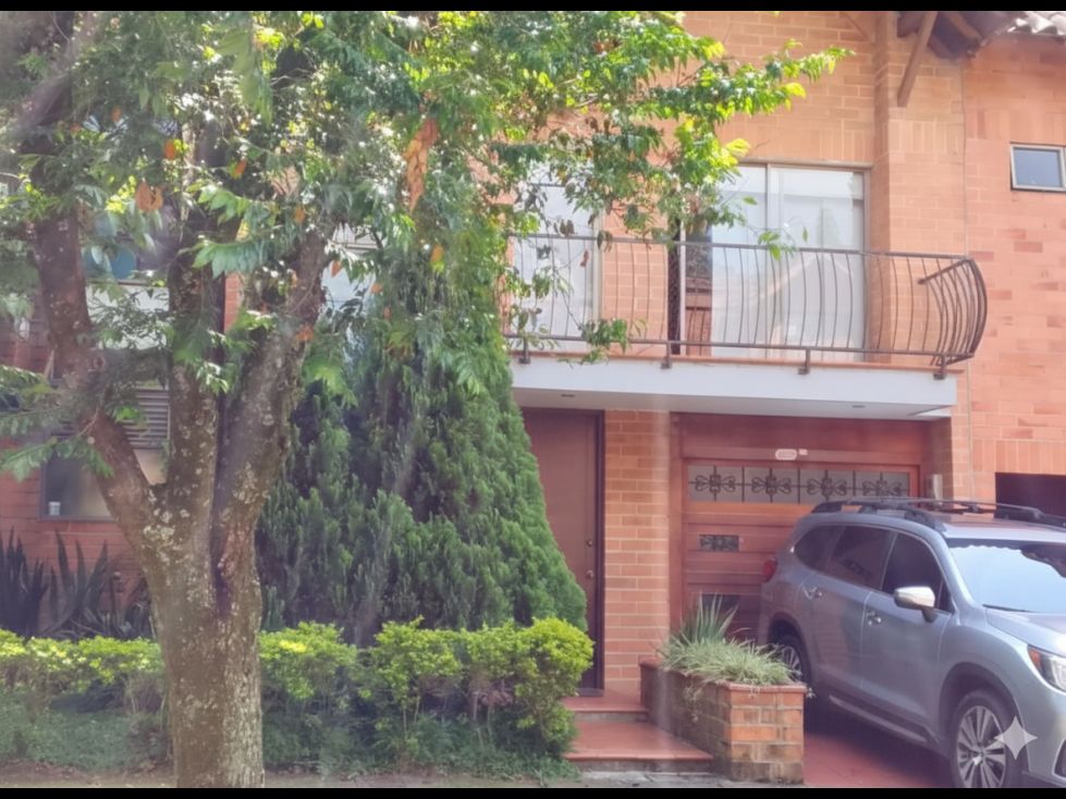 Casa en venta Antioquia Itagüí Pilsen 147 m2 Habitaciones 3 Baños 2 Garajes 2 Precio $1080000000