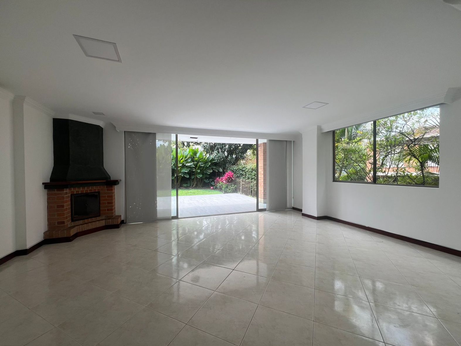 Casa en arriendo Antioquia Envigado La Mesa 200 m2 Habitaciones 3 Baños 5 Garajes 4 Precio $9700000