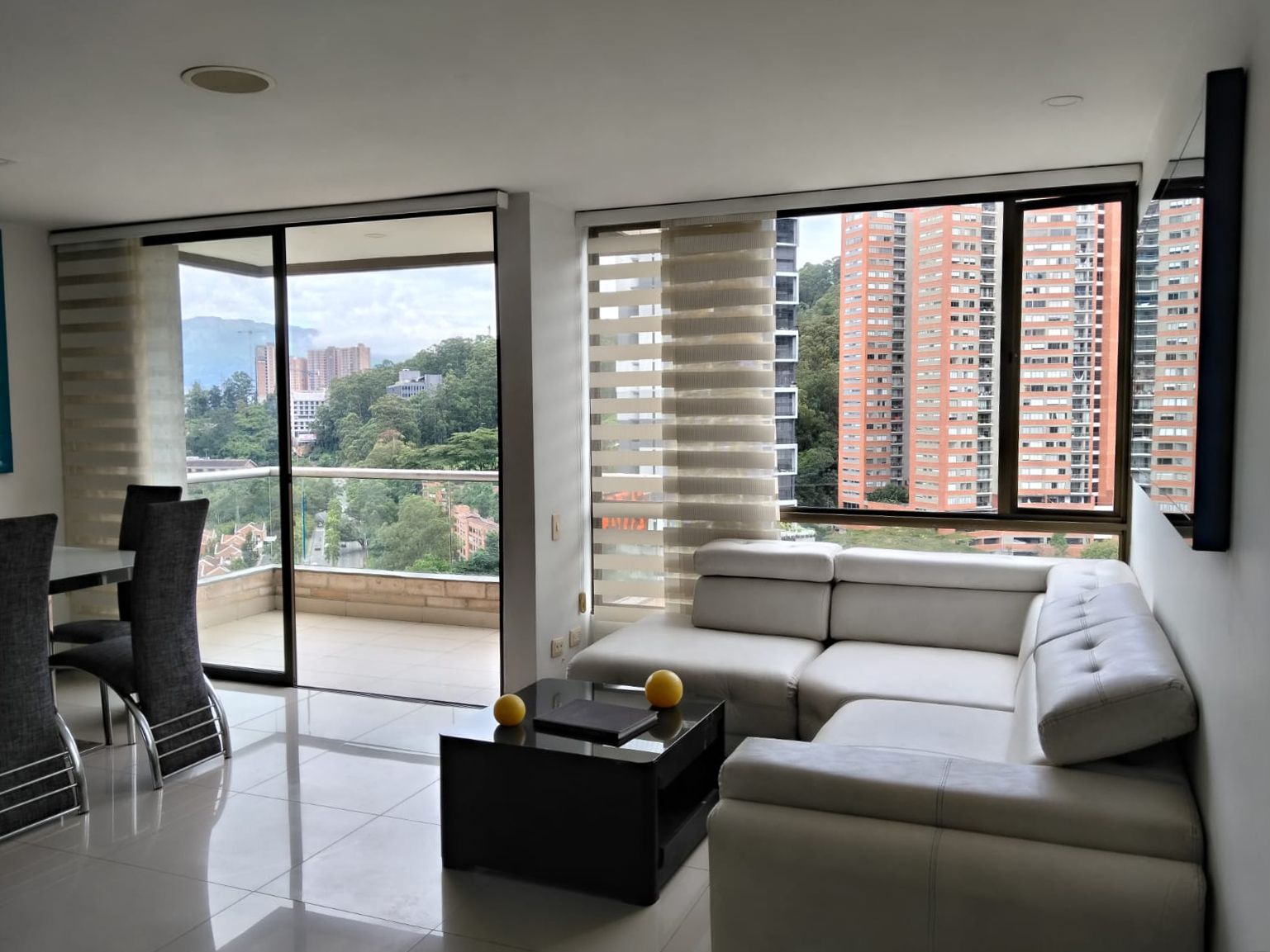 Apartamento en arriendo Antioquia Medellín Altos Del Poblado 100 m2 Habitaciones 3 Baños 2 Garajes 2 Precio $5150000