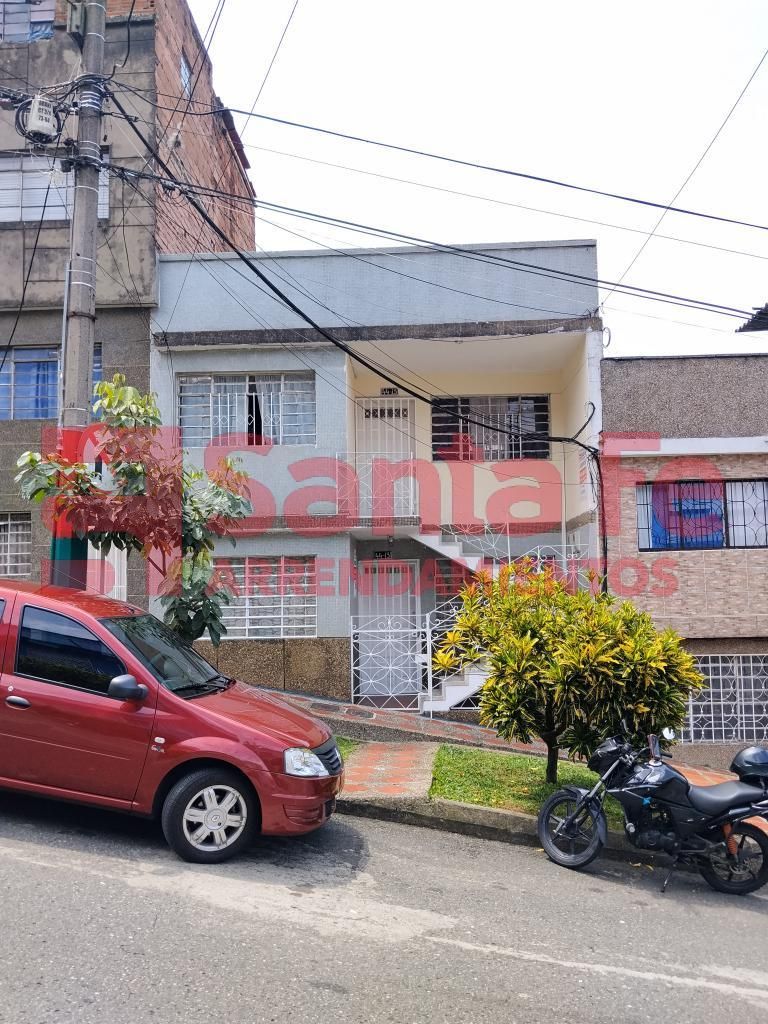 Casa en arriendo Antioquia Medellín Manrique Central No 2 102 m2 Habitaciones 3 Baños 1 Garajes 0 Precio $2400000