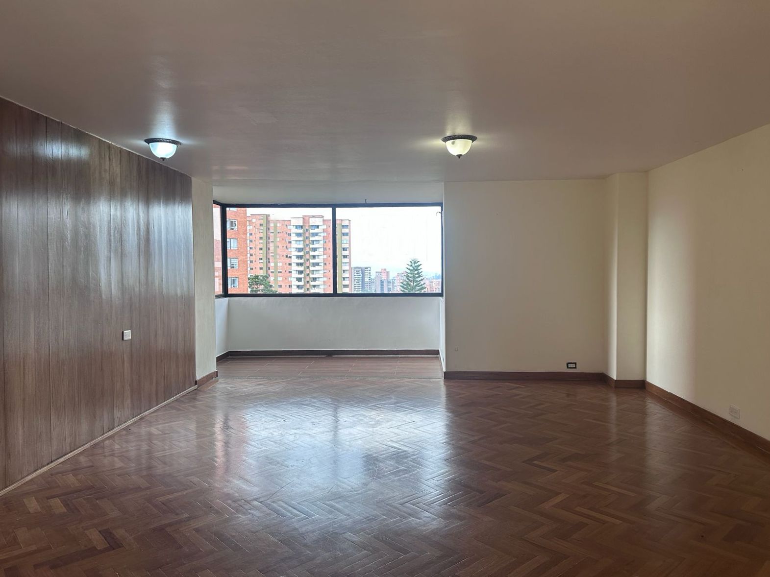Apartamento en arriendo Antioquia Medellín La Florida 105 m2 Habitaciones 2 Baños 3 Garajes 1 Precio $5300000