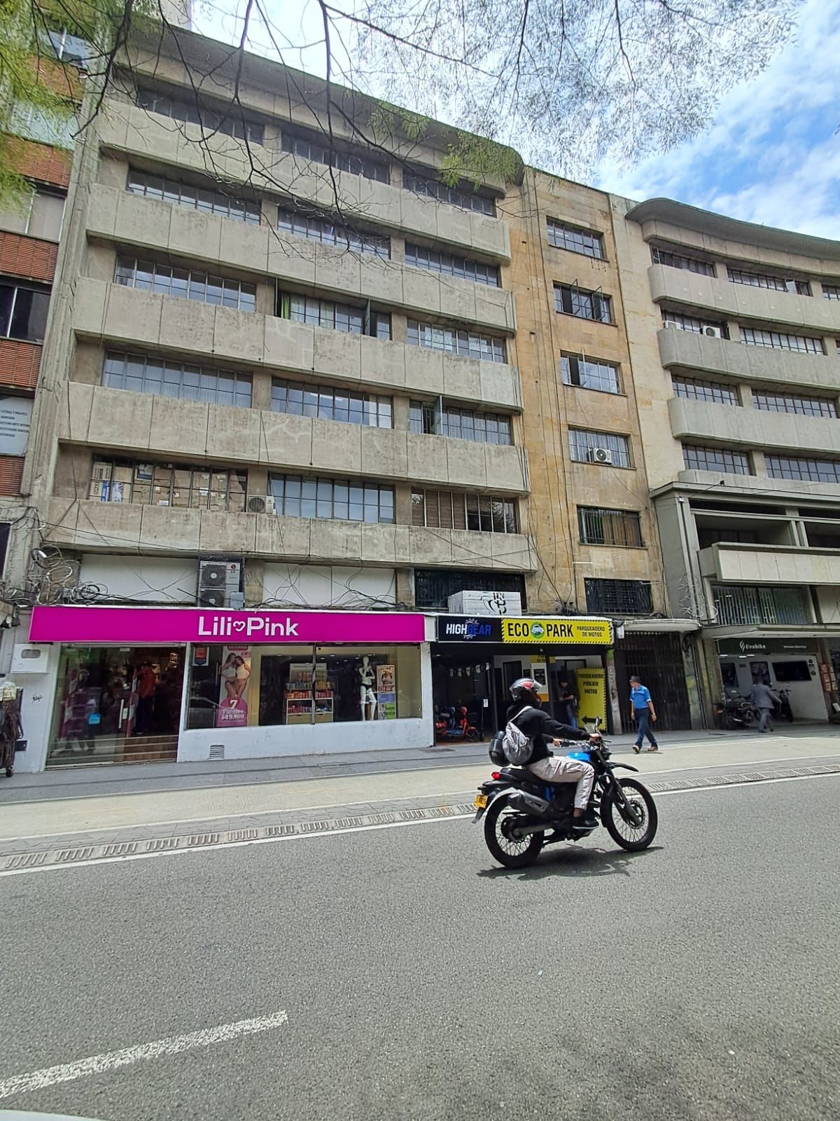 Oficina en arriendo Antioquia Medellín La Candelaria 40 m2 Habitaciones 0 Baños 1 Garajes 0 Precio $1200000
