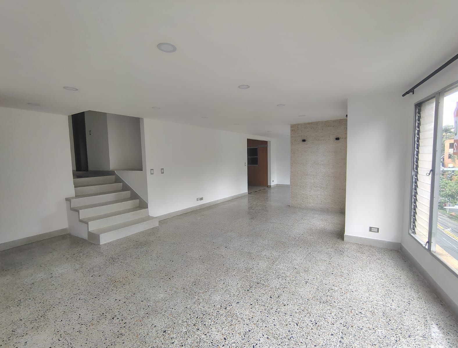 Oficina en arriendo o venta Antioquia Medellín Laureles 148 m2 Habitaciones 0 Baños 3 Garajes 0 Precio venta $890000000 Precio arriendo $7500000