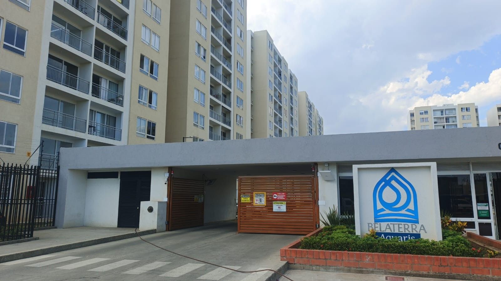 Apartamento en arriendo Valle Del Cauca Cali Conjunto Residencial Mandarinos 55 m2 Habitaciones 2 Baños 2 Garajes 1 Precio $1700000