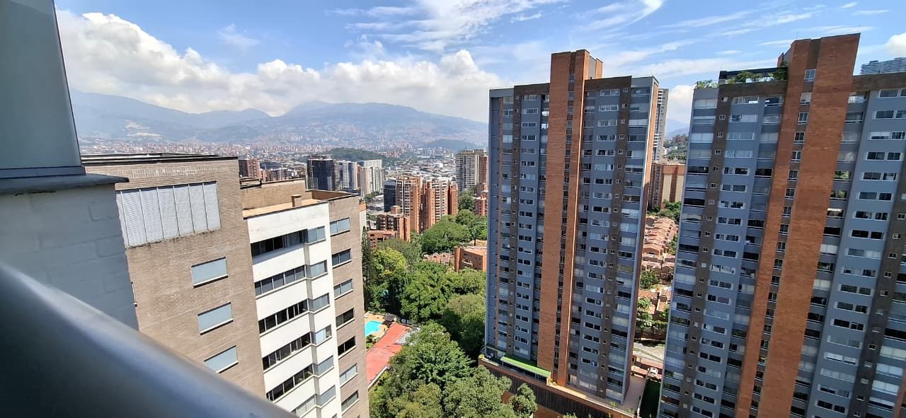 Apartamento en arriendo Antioquia Medellín Castropol 113 m2 Habitaciones 2 Baños 3 Garajes 2 Precio $6000000
