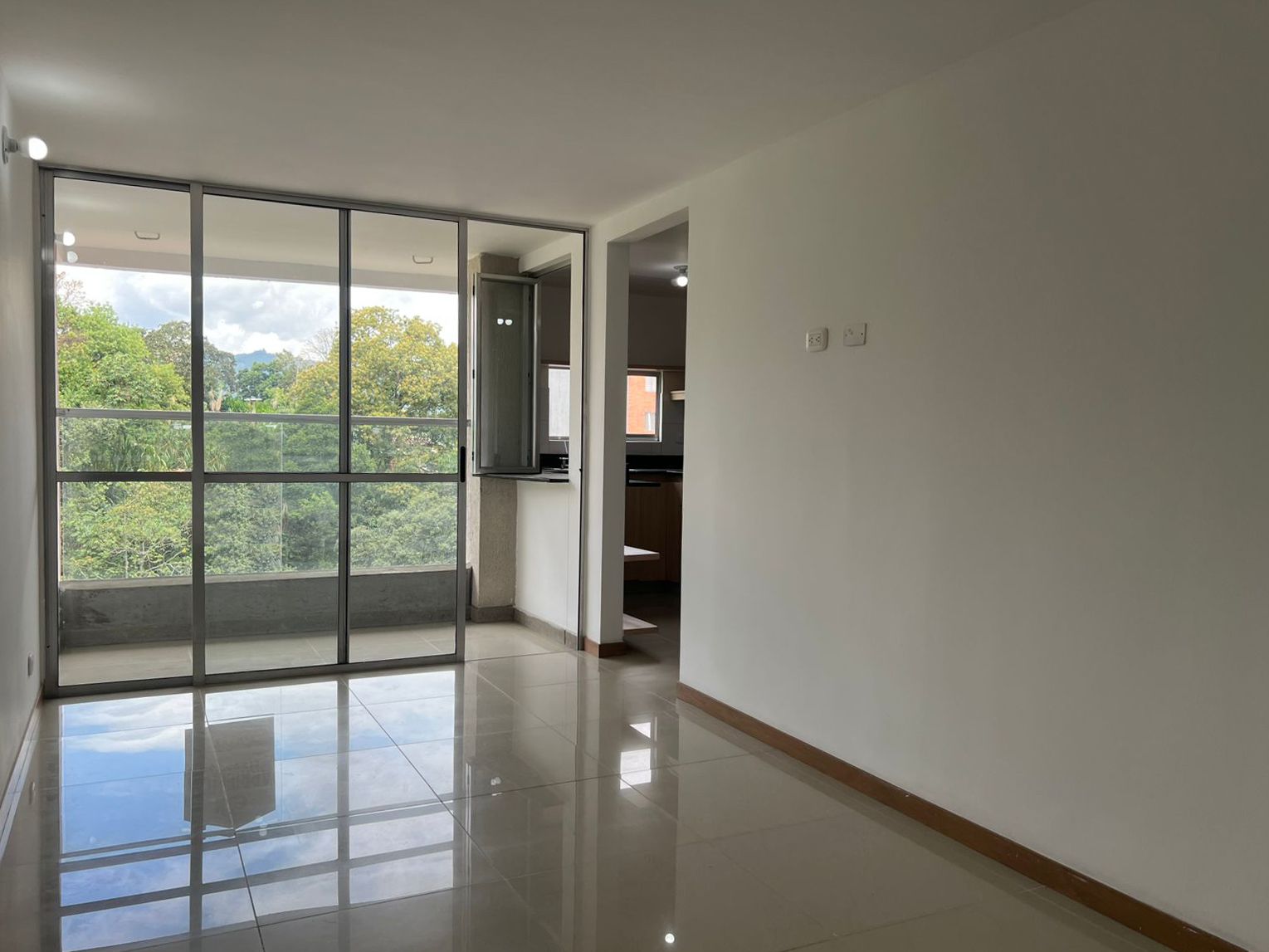 Apartamento en arriendo Antioquia Envigado Las Antillas 65 m2 Habitaciones 3 Baños 2 Garajes 2 Precio $2650000