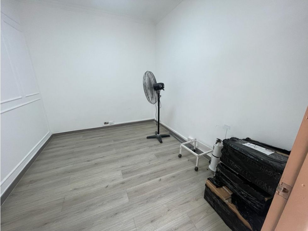 Oficina en arriendo Antioquia Medellín Laureles 12 m2 Habitaciones 0 Baños 2 Garajes 0 Precio $1400000