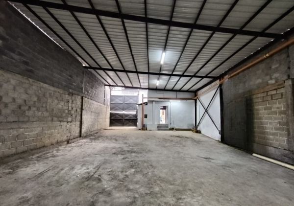 Bodega en arriendo Antioquia Medellín Moravia 330 m2 Habitaciones 0 Baños 1 Garajes 0 Precio $10000000