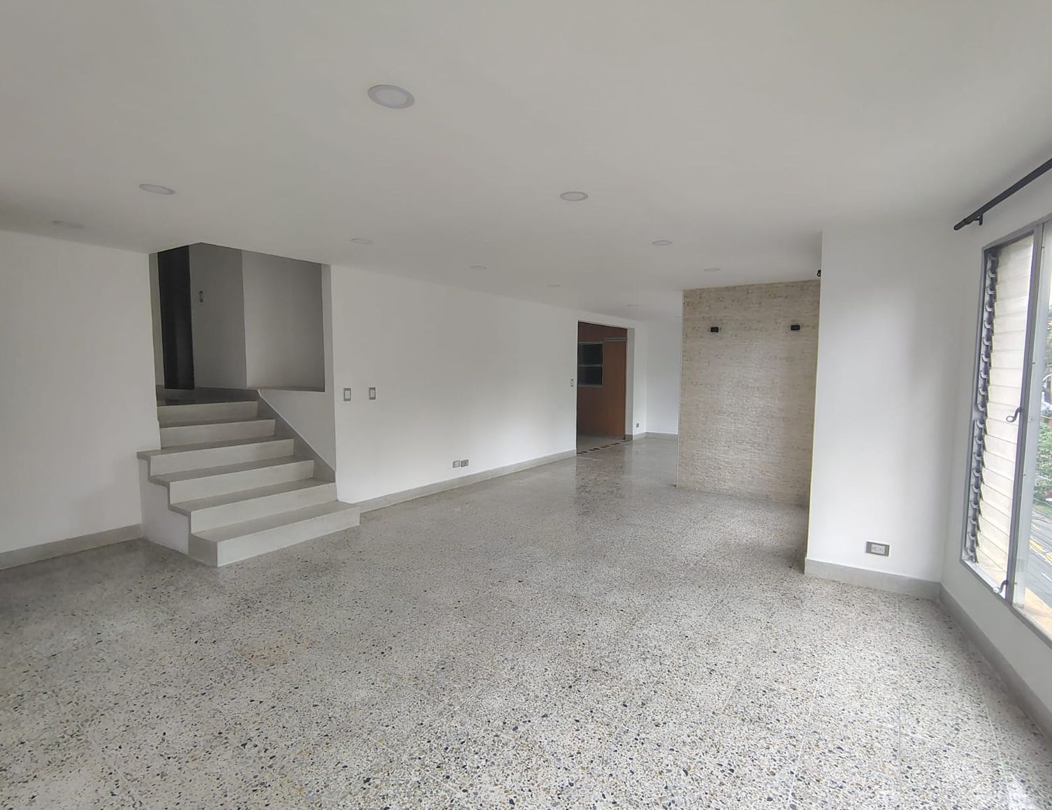 Oficina en arriendo Antioquia Medellín Laureles 148 m2 Habitaciones 0 Baños 3 Garajes 0 Precio $7500000