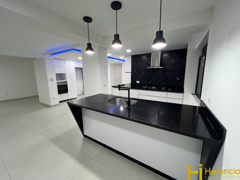 Casa en arriendo o venta Antioquia La Estrella Suramérica 330 m2 Habitaciones 4 Baños 3 Garajes 4 Precio venta $2000000000 Precio arriendo $8000000