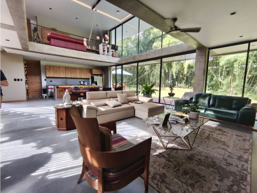 Casa Campestre en venta Risaralda Pereira San Nicolas 430 m2 Habitaciones 3 Baños 3 Garajes 8 Precio $5000000000
