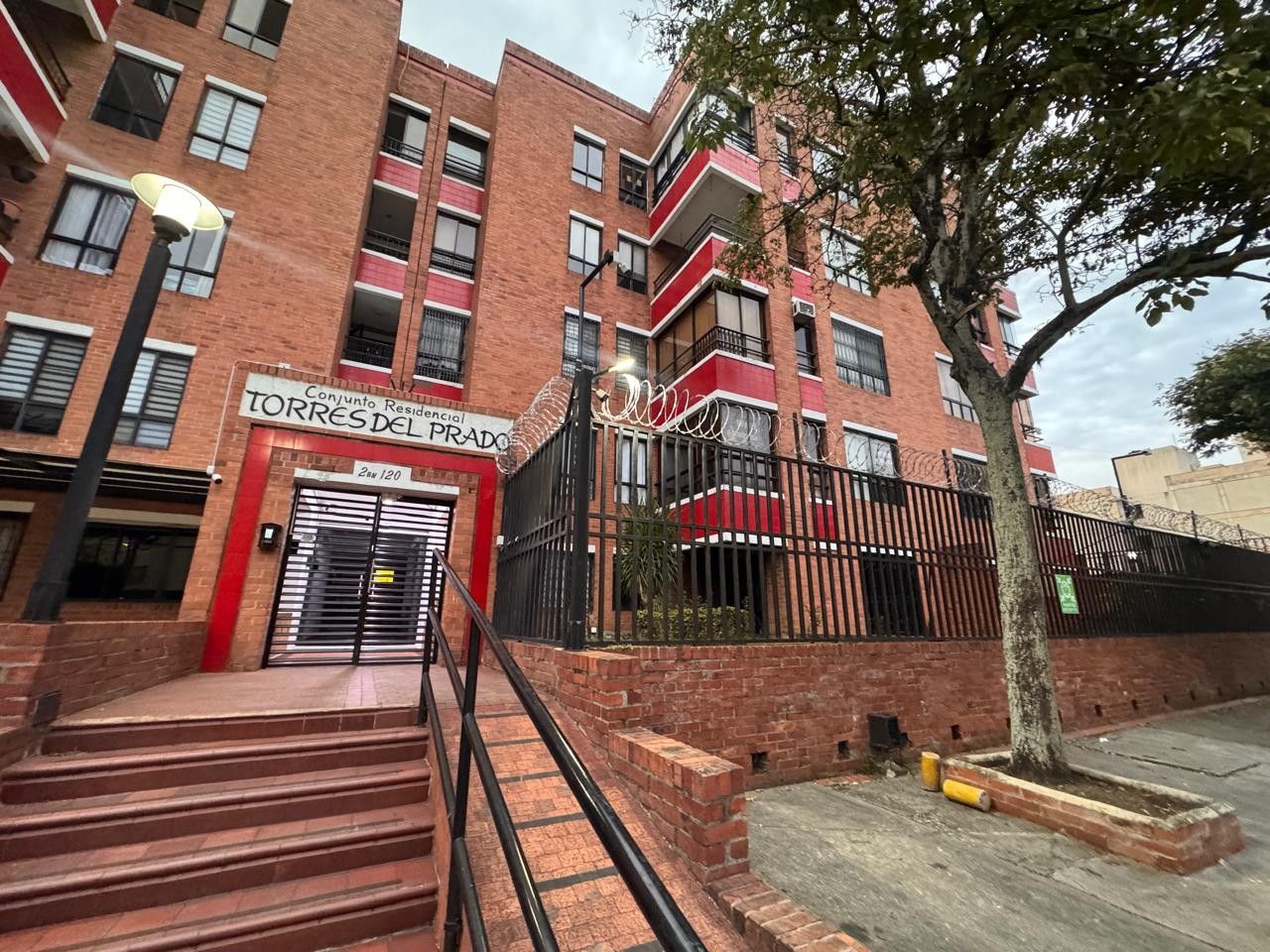 Apartamento en arriendo Valle Del Cauca Cali Prados Del Norte 137 m2 Habitaciones 4 Baños 3 Garajes 2 Precio $3300000