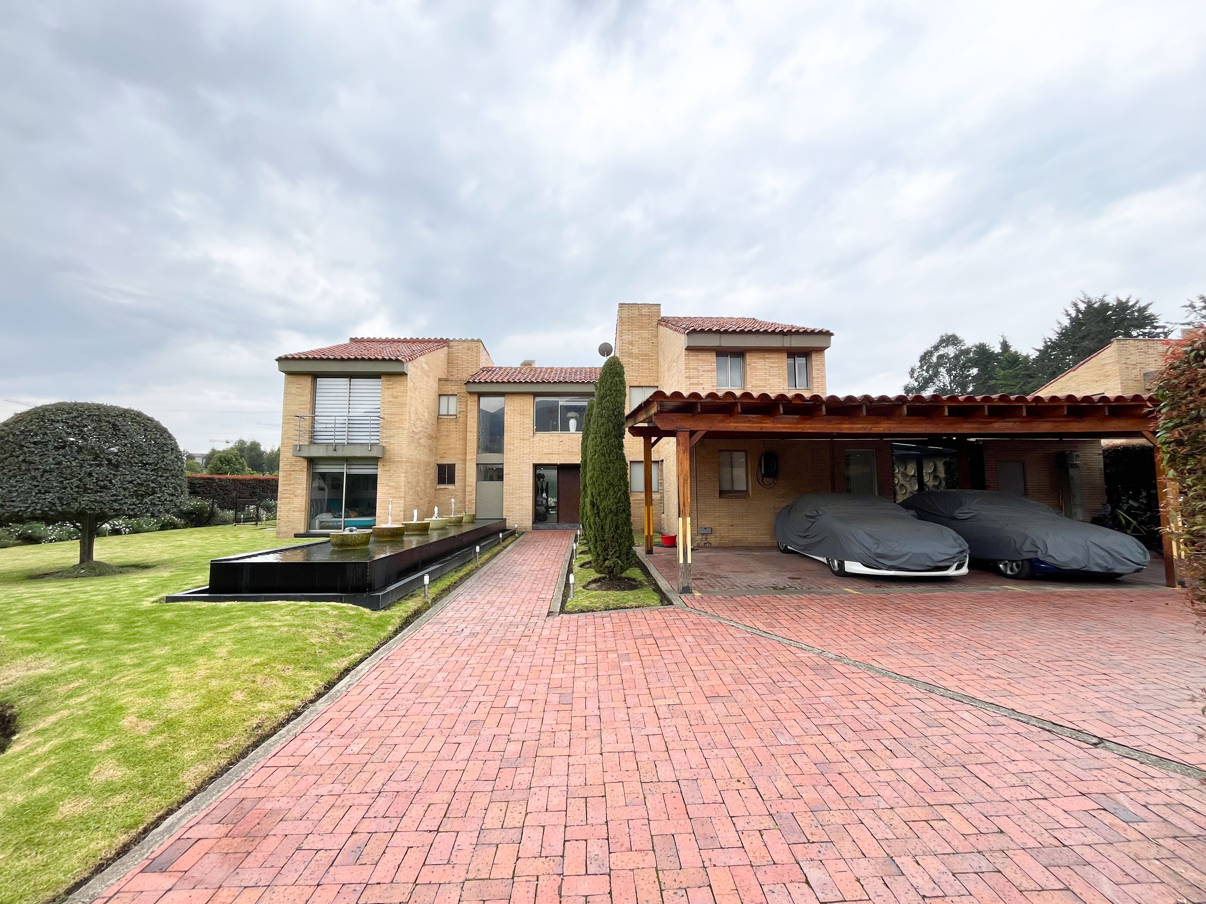 Casa en venta Cundinamarca Apulo Apulo 1385 m2 Habitaciones 4 Baños 7 Garajes 8 Precio $2700000000