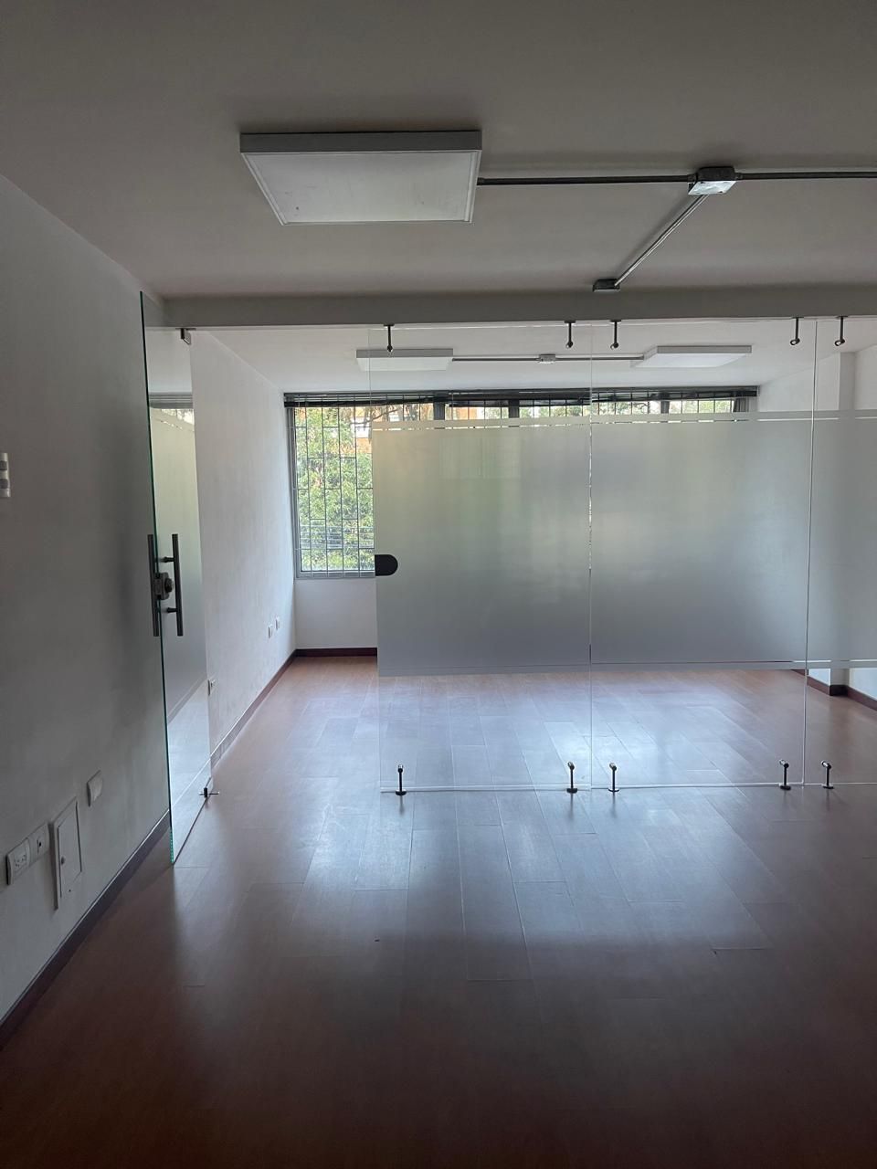 Oficina en arriendo Cundinamarca Bogotá La Soledad 100 m2 Habitaciones 0 Baños 2 Garajes 1 Precio $3900000