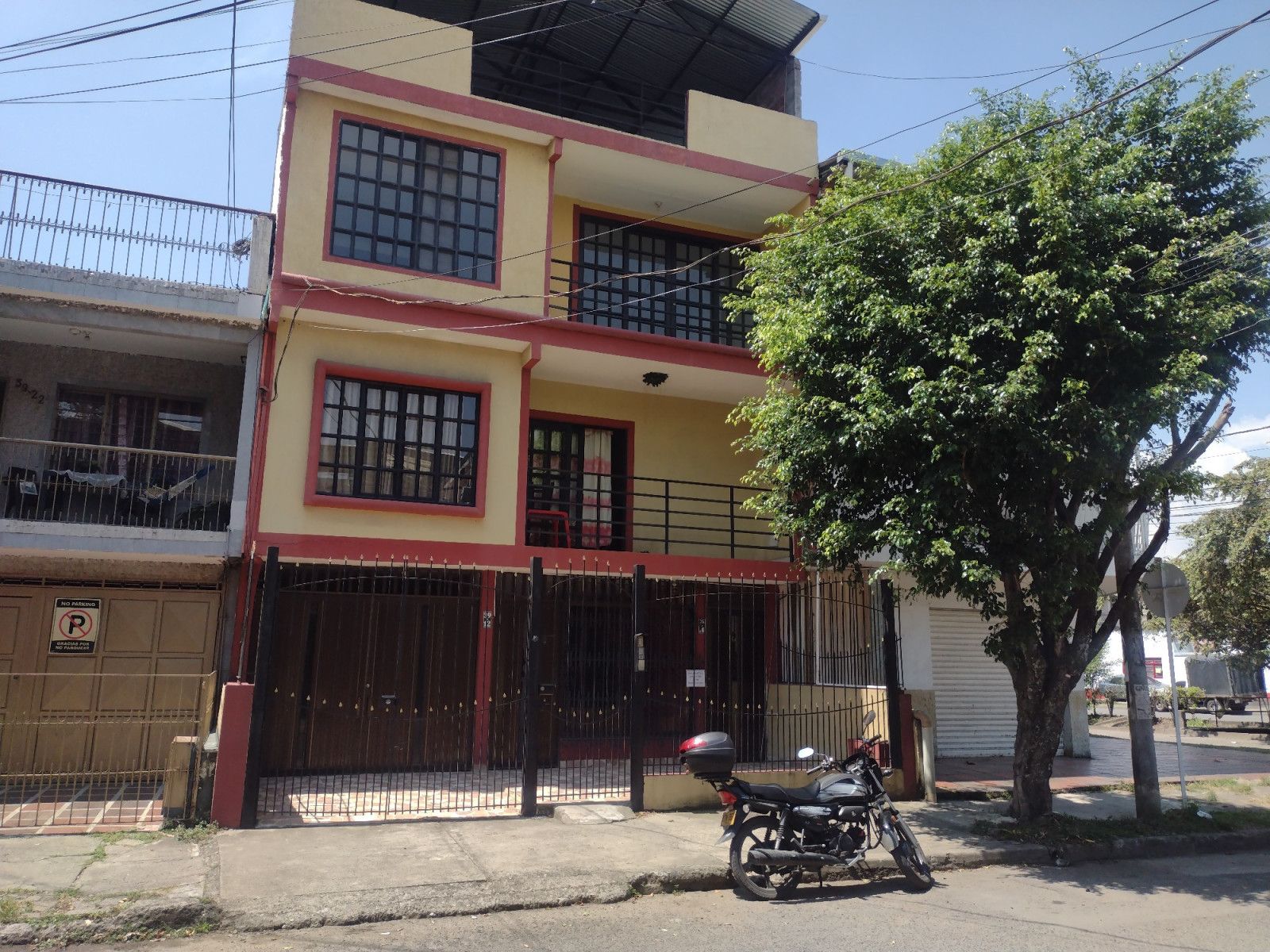 Edificio en venta Valle Del Cauca Cali Atanasio Girardot 550 m2 Habitaciones 12 Baños 6 Garajes 2 Precio $1200000000