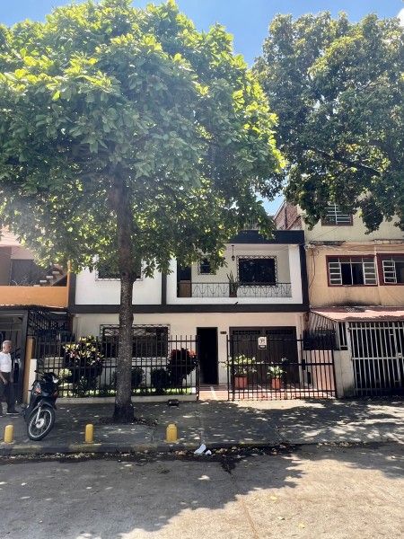 Casa en venta Valle Del Cauca Cali Champagnat 168 m2 Habitaciones 4 Baños 2 Garajes 1 Precio $495000000