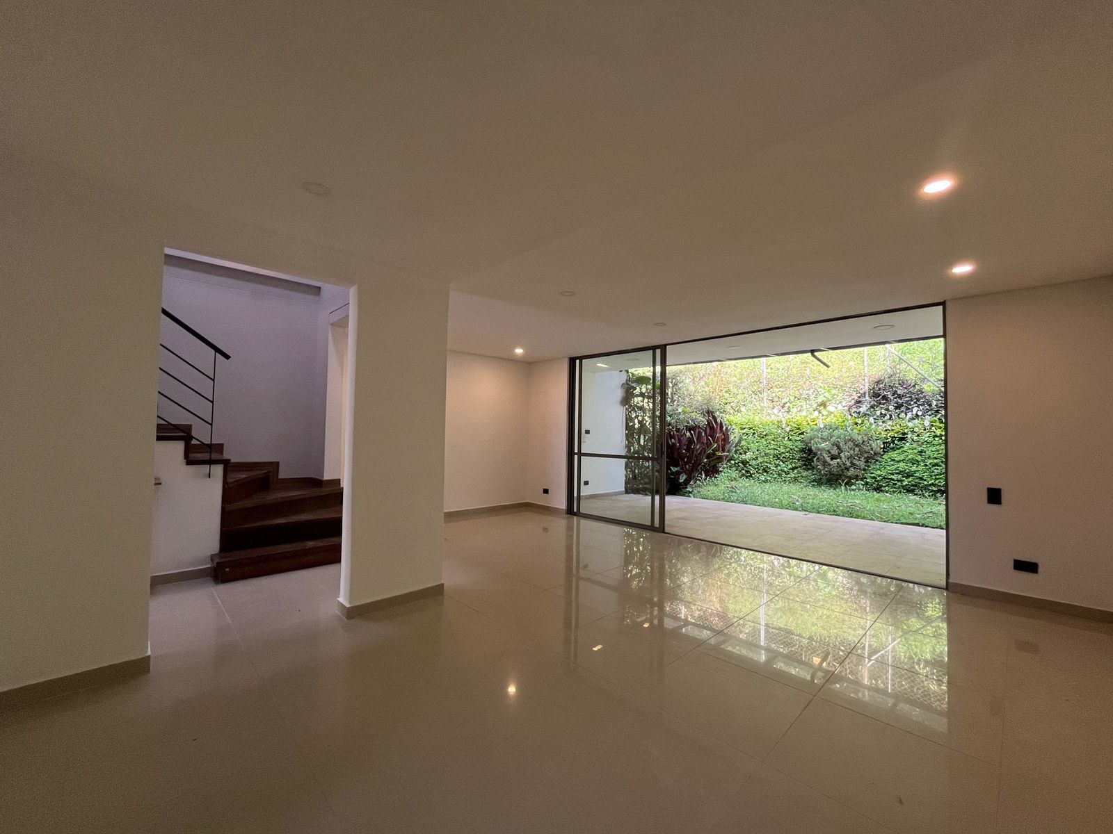 Casa en arriendo Antioquia Envigado Loma Del Atravesado 200 m2 Habitaciones 3 Baños 4 Garajes 2 Precio $10500000