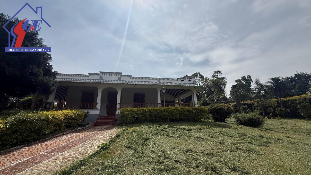 Finca en arriendo Antioquia Medellín San Antonio De Prado 450 m2 Habitaciones 6 Baños 4 Garajes 5 Precio $15000000